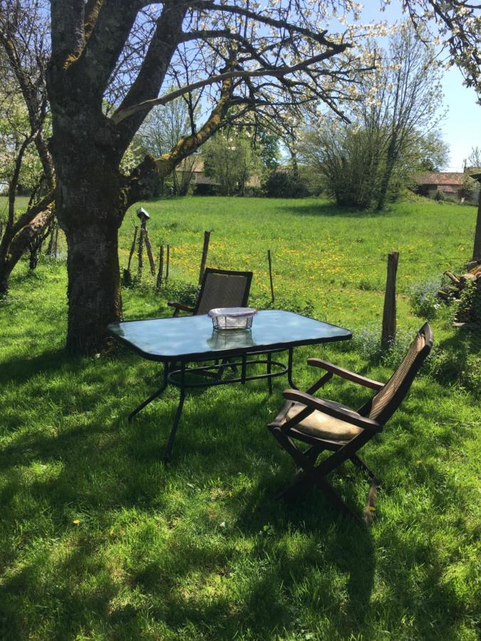 Bed and Breakfast Le Petit Grange Le Lindois Екстер'єр фото