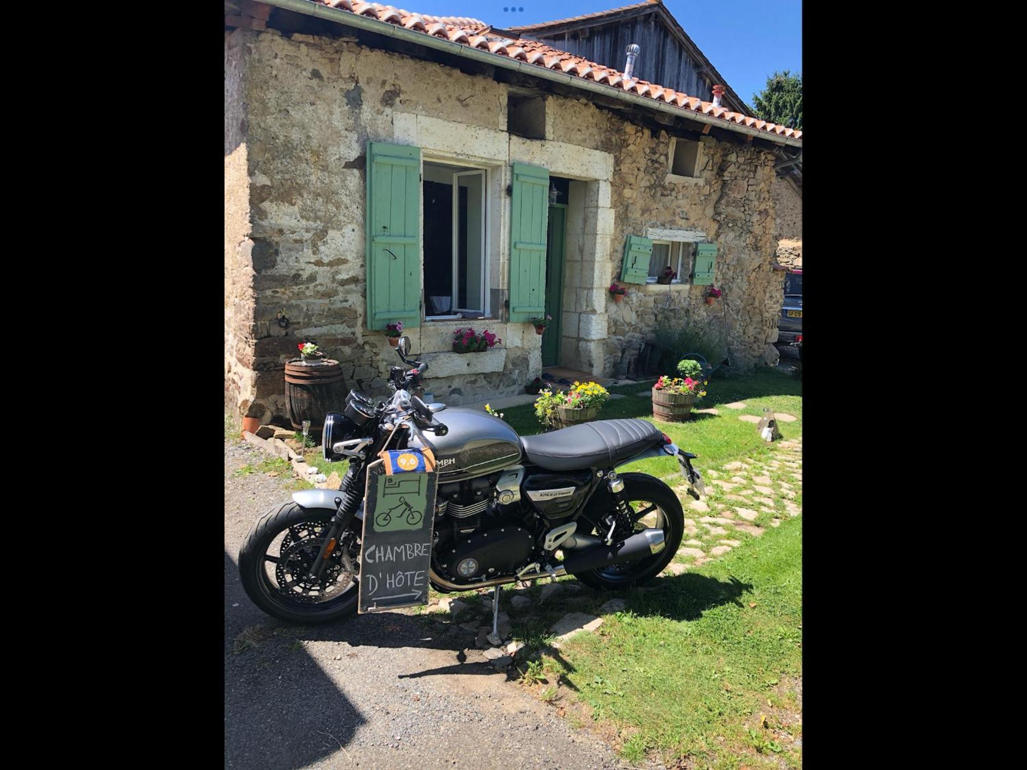 Bed and Breakfast Le Petit Grange Le Lindois Екстер'єр фото